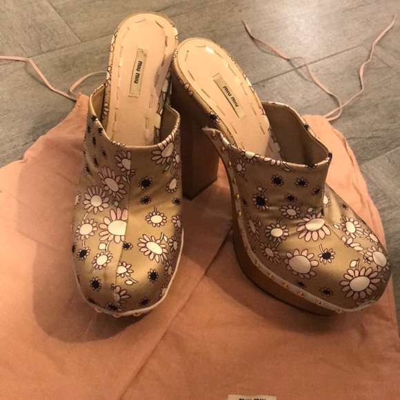 miu miu clogs